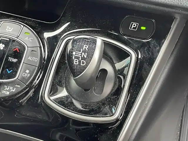 トヨタ ヴォクシー ハイブリッド ZS 煌 滋賀県 2018(平30)年 8.7万km ホワイトパールクリスタルシャイン 純正9インチナビ/CD/DVD/USB/HDMI/Bluetooth/フルセグテレビ/バックカメラ/TRDエアロ/セーフティセンス/・プリクラッシュセーフティ/・レーンディパーチャーアラート/・オートマチックハイビーム/・先行車発進告知機能/クルーズコントロール/両側パワースライドドア/LEDヘッドライト/オートライト/ビルトインETC/デジタルインナーミラー/D/N席シートヒーター /プッシュスタート /スマートキー/スペアキー/純正フロアマット