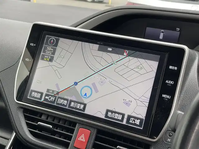 トヨタ ヴォクシー ハイブリッド ZS 煌 滋賀県 2018(平30)年 8.7万km ホワイトパールクリスタルシャイン 純正9インチナビ/CD/DVD/USB/HDMI/Bluetooth/フルセグテレビ/バックカメラ/TRDエアロ/セーフティセンス/・プリクラッシュセーフティ/・レーンディパーチャーアラート/・オートマチックハイビーム/・先行車発進告知機能/クルーズコントロール/両側パワースライドドア/LEDヘッドライト/オートライト/ビルトインETC/デジタルインナーミラー/D/N席シートヒーター /プッシュスタート /スマートキー/スペアキー/純正フロアマット