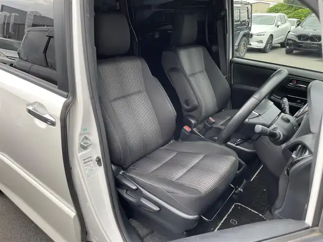 トヨタ ヴォクシー ハイブリッド ZS 煌 滋賀県 2018(平30)年 8.7万km ホワイトパールクリスタルシャイン 純正9インチナビ/CD/DVD/USB/HDMI/Bluetooth/フルセグテレビ/バックカメラ/TRDエアロ/セーフティセンス/・プリクラッシュセーフティ/・レーンディパーチャーアラート/・オートマチックハイビーム/・先行車発進告知機能/クルーズコントロール/両側パワースライドドア/LEDヘッドライト/オートライト/ビルトインETC/デジタルインナーミラー/D/N席シートヒーター /プッシュスタート /スマートキー/スペアキー/純正フロアマット
