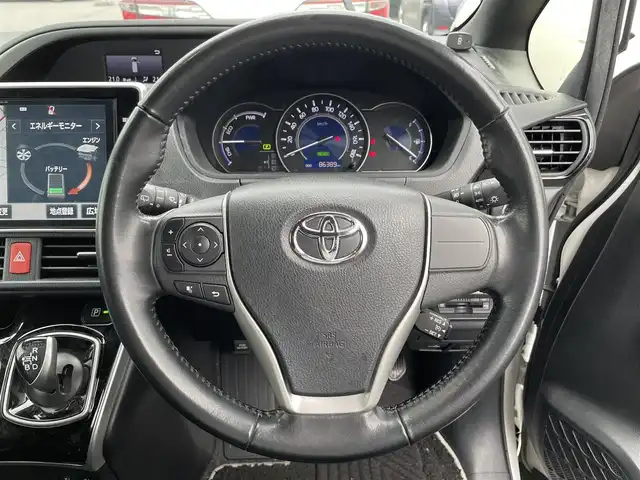 トヨタ ヴォクシー ハイブリッド ZS 煌 滋賀県 2018(平30)年 8.7万km ホワイトパールクリスタルシャイン 純正9インチナビ/CD/DVD/USB/HDMI/Bluetooth/フルセグテレビ/バックカメラ/TRDエアロ/セーフティセンス/・プリクラッシュセーフティ/・レーンディパーチャーアラート/・オートマチックハイビーム/・先行車発進告知機能/クルーズコントロール/両側パワースライドドア/LEDヘッドライト/オートライト/ビルトインETC/デジタルインナーミラー/D/N席シートヒーター /プッシュスタート /スマートキー/スペアキー/純正フロアマット