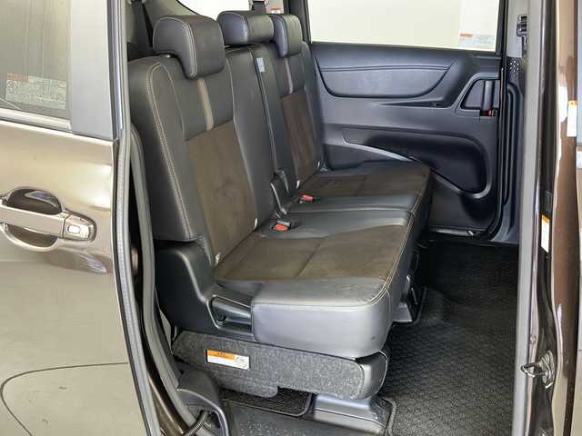 トヨタ シエンタ ハイブリッド G クエロ 茨城県 2019(平31)年 6.9万km ブラックマイカ/ヴィンテージブラウンパールクリスタルシャイン 純正ＳＤナビ　パノラミックビューモニター　後席モニター　フルセグＴＶ　両側電動スライドドア　ＥＴＣ　ドライブレコーダー　衝突軽減ブレーキ　スマートキー　クルコン　純正フロアマット　ＬＥＤライト　禁煙車