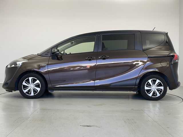 トヨタ シエンタ ハイブリッド G クエロ 茨城県 2019(平31)年 6.9万km ブラックマイカ/ヴィンテージブラウンパールクリスタルシャイン 純正ＳＤナビ　パノラミックビューモニター　後席モニター　フルセグＴＶ　両側電動スライドドア　ＥＴＣ　ドライブレコーダー　衝突軽減ブレーキ　スマートキー　クルコン　純正フロアマット　ＬＥＤライト　禁煙車