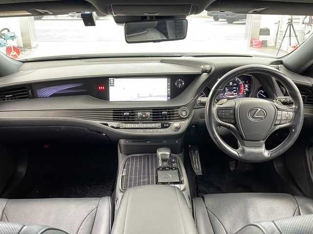 レクサス ＬＳ 500 Iパッケージ 兵庫県 2018(平30)年 7.5万km ソニッククォーツ ・純正ナビ/CD/DVD/Blu-ray/TV/SD/USB/・フロント、サイド、バックカメラ/・ビルトインETC2.0/・ドライブレコーダー/・Lexus　Safety　System　＋A/・プリクラッシュセーフティ/・フロントクロストラフィックアラート/・Lexus CoDrive/・レーダークルーズコントロール/・レーントレーシングアシスト/・レーンチェンジアシスト/・ドライバー異常時停車支援システム/・上下2段式アダプティブハイビームシステム/・ロードサインアシスト/・先行車発進告知機能/・ブラインドスポットモニター/・後方車両接近警報/・パーキングサポートアラート/・ヘッドアップディスプレイ/・デジタルインナーミラー/・パドルシフト/・ステアリングヒーター/・サンルーフ/・本革シート/・前席パワーシート/・前席シートヒーター/・前席ベンチレーション/・ＬＥＤヘッドライト/・オートライト/・純正20インチアルミホイール/・純正フロアマット