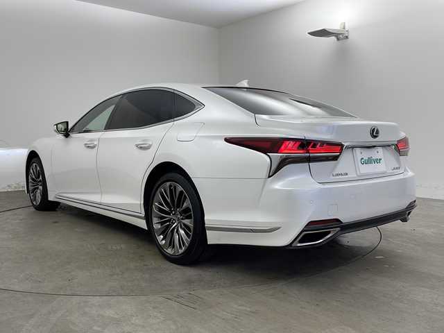 レクサス ＬＳ 500 Iパッケージ 兵庫県 2018(平30)年 7.5万km ソニッククォーツ ・純正ナビ/CD/DVD/Blu-ray/TV/SD/USB/・フロント、サイド、バックカメラ/・ビルトインETC2.0/・ドライブレコーダー/・Lexus　Safety　System　＋A/・プリクラッシュセーフティ/・フロントクロストラフィックアラート/・Lexus CoDrive/・レーダークルーズコントロール/・レーントレーシングアシスト/・レーンチェンジアシスト/・ドライバー異常時停車支援システム/・上下2段式アダプティブハイビームシステム/・ロードサインアシスト/・先行車発進告知機能/・ブラインドスポットモニター/・後方車両接近警報/・パーキングサポートアラート/・ヘッドアップディスプレイ/・デジタルインナーミラー/・パドルシフト/・ステアリングヒーター/・サンルーフ/・本革シート/・前席パワーシート/・前席シートヒーター/・前席ベンチレーション/・ＬＥＤヘッドライト/・オートライト/・純正20インチアルミホイール/・純正フロアマット