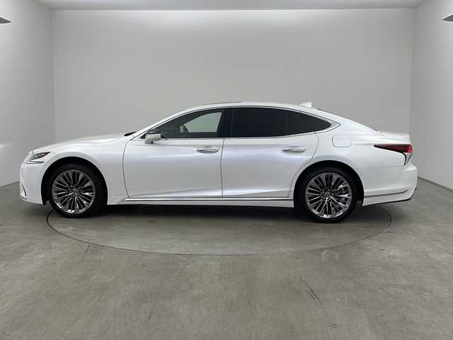 レクサス ＬＳ 500 Iパッケージ 兵庫県 2018(平30)年 7.5万km ソニッククォーツ ・純正ナビ/CD/DVD/Blu-ray/TV/SD/USB/・フロント、サイド、バックカメラ/・ビルトインETC2.0/・ドライブレコーダー/・Lexus　Safety　System　＋A/・プリクラッシュセーフティ/・フロントクロストラフィックアラート/・Lexus CoDrive/・レーダークルーズコントロール/・レーントレーシングアシスト/・レーンチェンジアシスト/・ドライバー異常時停車支援システム/・上下2段式アダプティブハイビームシステム/・ロードサインアシスト/・先行車発進告知機能/・ブラインドスポットモニター/・後方車両接近警報/・パーキングサポートアラート/・ヘッドアップディスプレイ/・デジタルインナーミラー/・パドルシフト/・ステアリングヒーター/・サンルーフ/・本革シート/・前席パワーシート/・前席シートヒーター/・前席ベンチレーション/・ＬＥＤヘッドライト/・オートライト/・純正20インチアルミホイール/・純正フロアマット