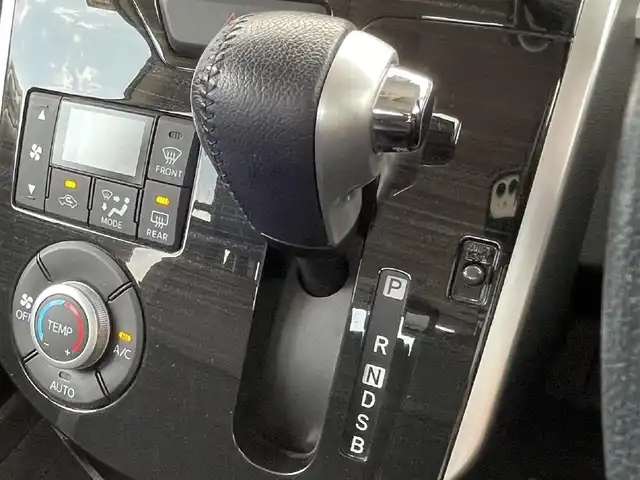 ダイハツ タント カスタム RS トップED SAⅡ 滋賀県 2015(平27)年 7.9万km ディープブルークリスタルマイカ 純正7インチナビ(NSZN-W65D)/(AM/FM/CD/DVD/BT/iPod/USB/HDMI/フルセグTV)/ハーフレザーシート/両側パワースライドドア/バックカメラ/ETC/衝突軽減ブレーキ/横滑り防止装置/革巻きステアリング/ステアリングスイッチ/オートライト/プッシュスタート/純正フロアマット/電格ウインカーミラー/ECOIDLE/LEDヘッドライト