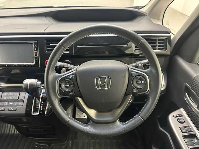 ホンダ ステップワゴン モデューロX ホンダセンシング 兵庫県 2018(平30)年 4.7万km プレミアムスパークルブラックパール ・純正ＳＤナビ　/（CD、DVD、フルセグ、BT、SD、USB）/・バックカメラ　/・ビルトインＥＴＣ　/・ホンダセンシング　/・衝突軽減ブレーキ/・先行車発進お知らせ/・路外逸脱抑制/・レーンキープアシスト　/・追従クルーズコントロール　/・標識認識機能　　/・両側パワースライドドア　/・わくわくゲート/・シートヒーターD/N席　/・ハーフレザーシート/・スマートキー/・アイドリングストップ