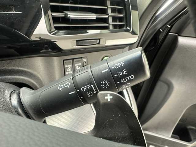 ホンダ ステップワゴン モデューロX ホンダセンシング 兵庫県 2018(平30)年 4.7万km プレミアムスパークルブラックパール ・純正ＳＤナビ　/（CD、DVD、フルセグ、BT、SD、USB）/・バックカメラ　/・ビルトインＥＴＣ　/・ホンダセンシング　/・衝突軽減ブレーキ/・先行車発進お知らせ/・路外逸脱抑制/・レーンキープアシスト　/・追従クルーズコントロール　/・標識認識機能　　/・両側パワースライドドア　/・わくわくゲート/・シートヒーターD/N席　/・ハーフレザーシート/・スマートキー/・アイドリングストップ