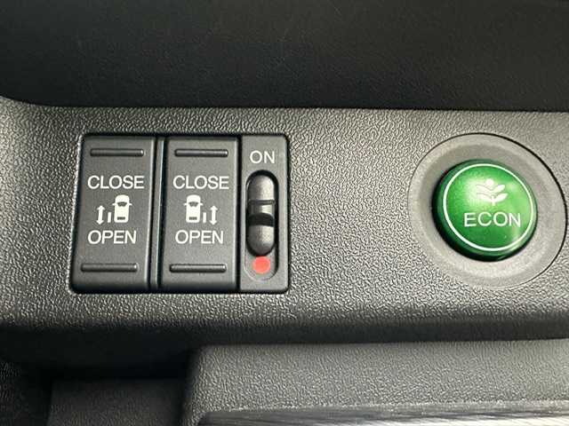 ホンダ ステップワゴン モデューロX ホンダセンシング 兵庫県 2018(平30)年 4.7万km プレミアムスパークルブラックパール ・純正ＳＤナビ　/（CD、DVD、フルセグ、BT、SD、USB）/・バックカメラ　/・ビルトインＥＴＣ　/・ホンダセンシング　/・衝突軽減ブレーキ/・先行車発進お知らせ/・路外逸脱抑制/・レーンキープアシスト　/・追従クルーズコントロール　/・標識認識機能　　/・両側パワースライドドア　/・わくわくゲート/・シートヒーターD/N席　/・ハーフレザーシート/・スマートキー/・アイドリングストップ