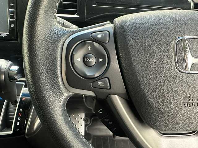 ホンダ ステップワゴン モデューロX ホンダセンシング 兵庫県 2018(平30)年 4.7万km プレミアムスパークルブラックパール ・純正ＳＤナビ　/（CD、DVD、フルセグ、BT、SD、USB）/・バックカメラ　/・ビルトインＥＴＣ　/・ホンダセンシング　/・衝突軽減ブレーキ/・先行車発進お知らせ/・路外逸脱抑制/・レーンキープアシスト　/・追従クルーズコントロール　/・標識認識機能　　/・両側パワースライドドア　/・わくわくゲート/・シートヒーターD/N席　/・ハーフレザーシート/・スマートキー/・アイドリングストップ