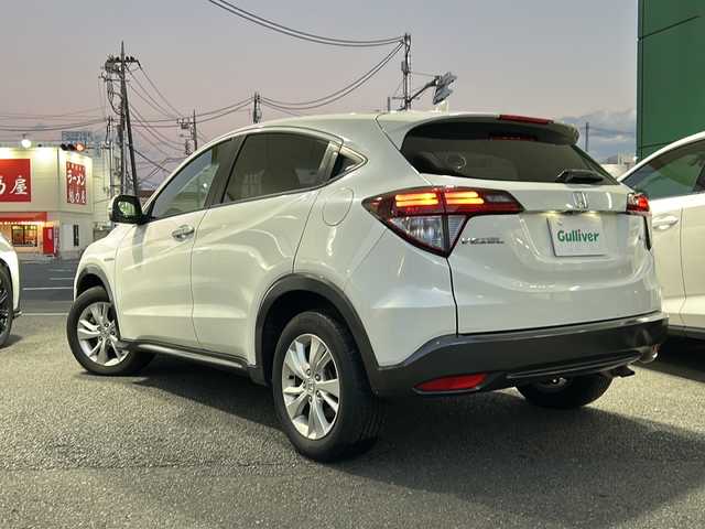 ホンダ ヴェゼル ハイブリッド X 東京都 2015(平27)年 9.7万km ホワイトオーキッドパール HDDナビ/バックカメラ/クルーズコントロール/パドルシフト/フルセグテレビ/BT/SD/CD/DVD/USB/AUX/HDMI/ETC/横滑り防止装置/純正アルミホイール/純正フロアマット/取扱説明書/保証書