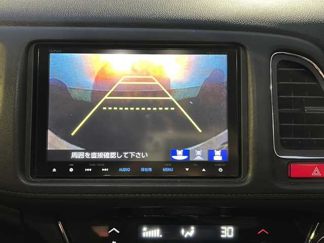 ホンダ ヴェゼル ハイブリッド X 東京都 2015(平27)年 9.7万km ホワイトオーキッドパール HDDナビ/バックカメラ/クルーズコントロール/パドルシフト/フルセグテレビ/BT/SD/CD/DVD/USB/AUX/HDMI/ETC/横滑り防止装置/純正アルミホイール/純正フロアマット/取扱説明書/保証書