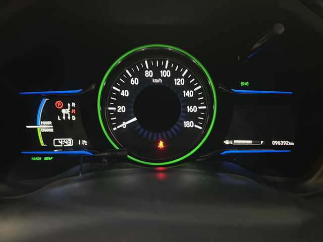 ホンダ ヴェゼル ハイブリッド X 東京都 2015(平27)年 9.7万km ホワイトオーキッドパール HDDナビ/バックカメラ/クルーズコントロール/パドルシフト/フルセグテレビ/BT/SD/CD/DVD/USB/AUX/HDMI/ETC/横滑り防止装置/純正アルミホイール/純正フロアマット/取扱説明書/保証書