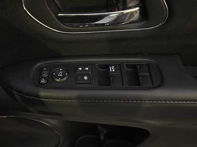 ホンダ ヴェゼル ハイブリッド X 東京都 2015(平27)年 9.7万km ホワイトオーキッドパール HDDナビ/バックカメラ/クルーズコントロール/パドルシフト/フルセグテレビ/BT/SD/CD/DVD/USB/AUX/HDMI/ETC/横滑り防止装置/純正アルミホイール/純正フロアマット/取扱説明書/保証書