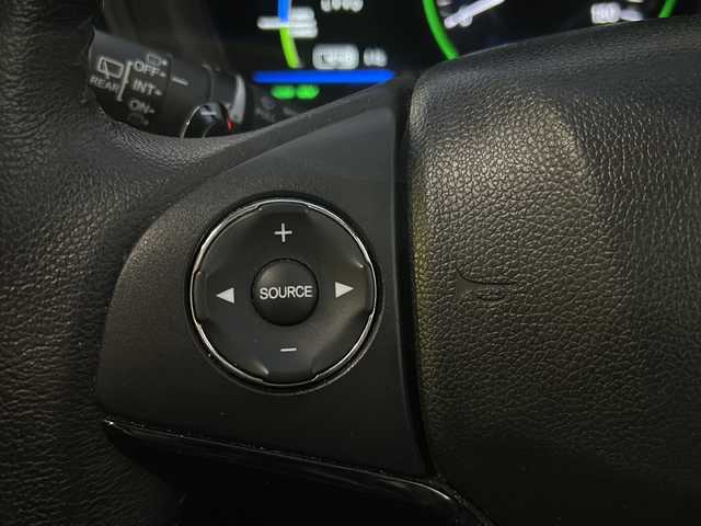 ホンダ ヴェゼル ハイブリッド X 東京都 2015(平27)年 9.7万km ホワイトオーキッドパール HDDナビ/バックカメラ/クルーズコントロール/パドルシフト/フルセグテレビ/BT/SD/CD/DVD/USB/AUX/HDMI/ETC/横滑り防止装置/純正アルミホイール/純正フロアマット/取扱説明書/保証書