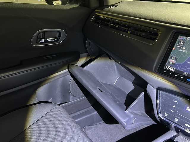 ホンダ ヴェゼル ハイブリッド X 東京都 2015(平27)年 9.7万km ホワイトオーキッドパール HDDナビ/バックカメラ/クルーズコントロール/パドルシフト/フルセグテレビ/BT/SD/CD/DVD/USB/AUX/HDMI/ETC/横滑り防止装置/純正アルミホイール/純正フロアマット/取扱説明書/保証書