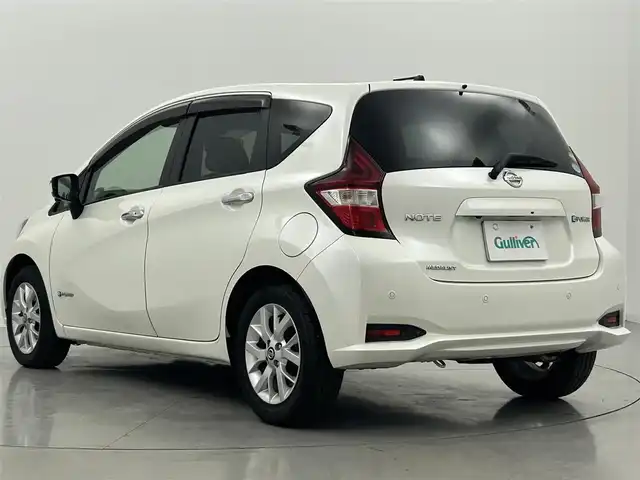 日産 ノート e－パワー メダリスト 熊本県 2018(平30)年 6.8万km ブリリアントホワイトパール 禁煙車　/純正ナビ（ＣＤ・ＤＶＤ・フルセグ・ＢＴ・ＳＤ・ＡＵＸ）/アラウンドビューモニター　/純正前方ドライブレコーダー　/ETC/アダブティブクルーズコントロール/衝突軽減ブレーキ/レーンキープアシスト/先行車発進お知らせ機能/横滑り防止/ハーフレザーシート/デジタルインナーミラー　/前後クリアランスソナー/純正フロアマット/純正１５インチAW/オートライト/LEDヘッドライト/フォグライト/スマートキー/プッシュスタート