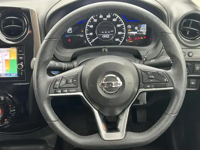 日産 ノート e－パワー メダリスト 熊本県 2018(平30)年 6.8万km ブリリアントホワイトパール 禁煙車　/純正ナビ（ＣＤ・ＤＶＤ・フルセグ・ＢＴ・ＳＤ・ＡＵＸ）/アラウンドビューモニター　/純正前方ドライブレコーダー　/ETC/アダブティブクルーズコントロール/衝突軽減ブレーキ/レーンキープアシスト/先行車発進お知らせ機能/横滑り防止/ハーフレザーシート/デジタルインナーミラー　/前後クリアランスソナー/純正フロアマット/純正１５インチAW/オートライト/LEDヘッドライト/フォグライト/スマートキー/プッシュスタート
