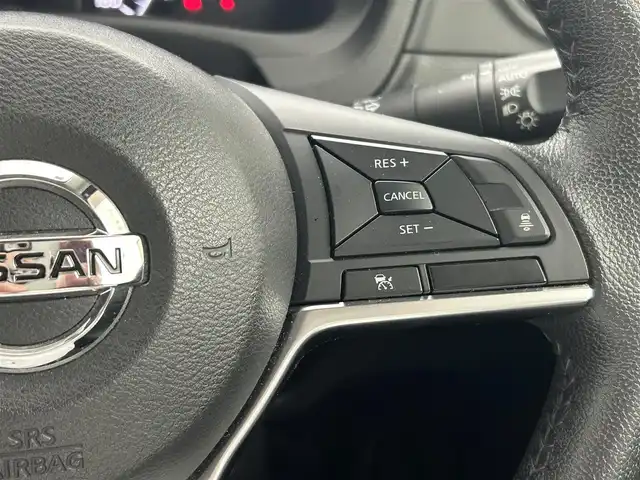 日産 ノート e－パワー メダリスト 熊本県 2018(平30)年 6.8万km ブリリアントホワイトパール 禁煙車　/純正ナビ（ＣＤ・ＤＶＤ・フルセグ・ＢＴ・ＳＤ・ＡＵＸ）/アラウンドビューモニター　/純正前方ドライブレコーダー　/ETC/アダブティブクルーズコントロール/衝突軽減ブレーキ/レーンキープアシスト/先行車発進お知らせ機能/横滑り防止/ハーフレザーシート/デジタルインナーミラー　/前後クリアランスソナー/純正フロアマット/純正１５インチAW/オートライト/LEDヘッドライト/フォグライト/スマートキー/プッシュスタート