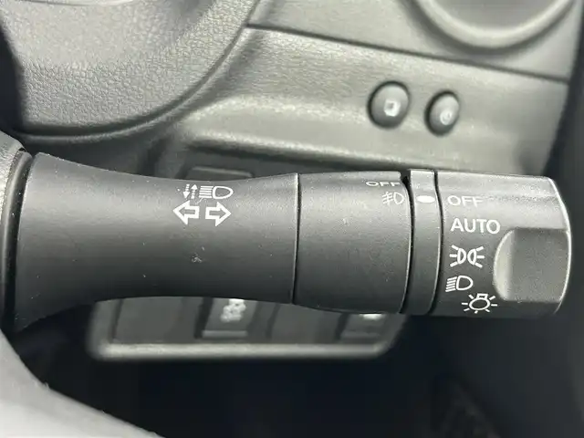 日産 ノート e－パワー メダリスト 熊本県 2018(平30)年 6.8万km ブリリアントホワイトパール 禁煙車　/純正ナビ（ＣＤ・ＤＶＤ・フルセグ・ＢＴ・ＳＤ・ＡＵＸ）/アラウンドビューモニター　/純正前方ドライブレコーダー　/ETC/アダブティブクルーズコントロール/衝突軽減ブレーキ/レーンキープアシスト/先行車発進お知らせ機能/横滑り防止/ハーフレザーシート/デジタルインナーミラー　/前後クリアランスソナー/純正フロアマット/純正１５インチAW/オートライト/LEDヘッドライト/フォグライト/スマートキー/プッシュスタート