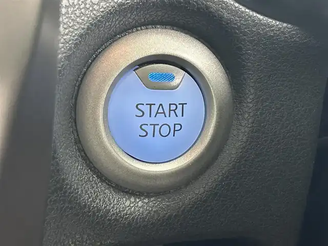 日産 ノート e－パワー メダリスト 熊本県 2018(平30)年 6.8万km ブリリアントホワイトパール 禁煙車　/純正ナビ（ＣＤ・ＤＶＤ・フルセグ・ＢＴ・ＳＤ・ＡＵＸ）/アラウンドビューモニター　/純正前方ドライブレコーダー　/ETC/アダブティブクルーズコントロール/衝突軽減ブレーキ/レーンキープアシスト/先行車発進お知らせ機能/横滑り防止/ハーフレザーシート/デジタルインナーミラー　/前後クリアランスソナー/純正フロアマット/純正１５インチAW/オートライト/LEDヘッドライト/フォグライト/スマートキー/プッシュスタート