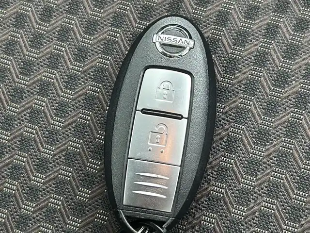 日産 ノート e－パワー メダリスト 熊本県 2018(平30)年 6.8万km ブリリアントホワイトパール 禁煙車　/純正ナビ（ＣＤ・ＤＶＤ・フルセグ・ＢＴ・ＳＤ・ＡＵＸ）/アラウンドビューモニター　/純正前方ドライブレコーダー　/ETC/アダブティブクルーズコントロール/衝突軽減ブレーキ/レーンキープアシスト/先行車発進お知らせ機能/横滑り防止/ハーフレザーシート/デジタルインナーミラー　/前後クリアランスソナー/純正フロアマット/純正１５インチAW/オートライト/LEDヘッドライト/フォグライト/スマートキー/プッシュスタート