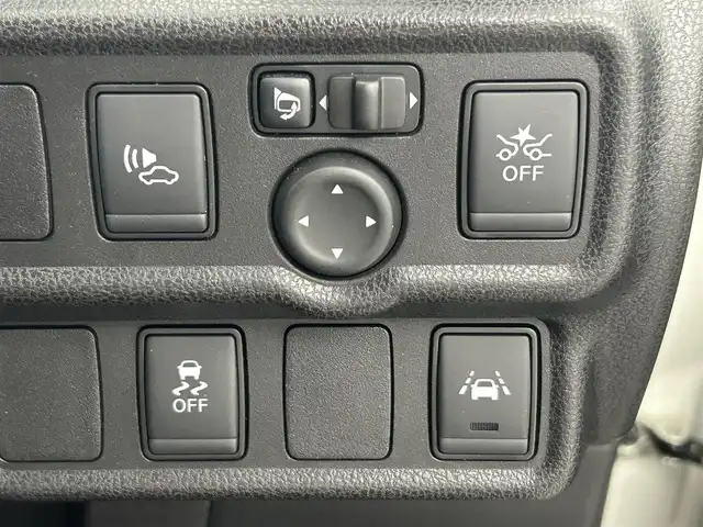 日産 ノート e－パワー メダリスト 熊本県 2018(平30)年 6.8万km ブリリアントホワイトパール 禁煙車　/純正ナビ（ＣＤ・ＤＶＤ・フルセグ・ＢＴ・ＳＤ・ＡＵＸ）/アラウンドビューモニター　/純正前方ドライブレコーダー　/ETC/アダブティブクルーズコントロール/衝突軽減ブレーキ/レーンキープアシスト/先行車発進お知らせ機能/横滑り防止/ハーフレザーシート/デジタルインナーミラー　/前後クリアランスソナー/純正フロアマット/純正１５インチAW/オートライト/LEDヘッドライト/フォグライト/スマートキー/プッシュスタート