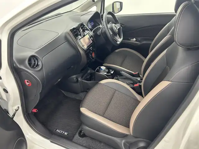 日産 ノート e－パワー メダリスト 熊本県 2018(平30)年 6.8万km ブリリアントホワイトパール 禁煙車　/純正ナビ（ＣＤ・ＤＶＤ・フルセグ・ＢＴ・ＳＤ・ＡＵＸ）/アラウンドビューモニター　/純正前方ドライブレコーダー　/ETC/アダブティブクルーズコントロール/衝突軽減ブレーキ/レーンキープアシスト/先行車発進お知らせ機能/横滑り防止/ハーフレザーシート/デジタルインナーミラー　/前後クリアランスソナー/純正フロアマット/純正１５インチAW/オートライト/LEDヘッドライト/フォグライト/スマートキー/プッシュスタート