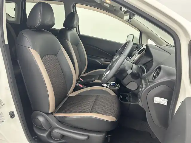 日産 ノート e－パワー メダリスト 熊本県 2018(平30)年 6.8万km ブリリアントホワイトパール 禁煙車　/純正ナビ（ＣＤ・ＤＶＤ・フルセグ・ＢＴ・ＳＤ・ＡＵＸ）/アラウンドビューモニター　/純正前方ドライブレコーダー　/ETC/アダブティブクルーズコントロール/衝突軽減ブレーキ/レーンキープアシスト/先行車発進お知らせ機能/横滑り防止/ハーフレザーシート/デジタルインナーミラー　/前後クリアランスソナー/純正フロアマット/純正１５インチAW/オートライト/LEDヘッドライト/フォグライト/スマートキー/プッシュスタート