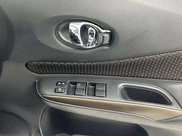 日産 ノート e－パワー メダリスト 熊本県 2018(平30)年 6.8万km ブリリアントホワイトパール 禁煙車　/純正ナビ（ＣＤ・ＤＶＤ・フルセグ・ＢＴ・ＳＤ・ＡＵＸ）/アラウンドビューモニター　/純正前方ドライブレコーダー　/ETC/アダブティブクルーズコントロール/衝突軽減ブレーキ/レーンキープアシスト/先行車発進お知らせ機能/横滑り防止/ハーフレザーシート/デジタルインナーミラー　/前後クリアランスソナー/純正フロアマット/純正１５インチAW/オートライト/LEDヘッドライト/フォグライト/スマートキー/プッシュスタート