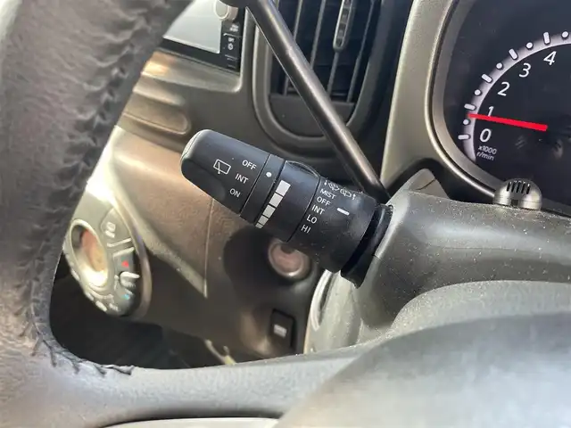 日産 キューブ 15X Vセレクション 神奈川県 2016(平28)年 8.3万km ダークメタルグレー (株)IDOMが運営する【じしゃロン秦野店】の自社ローン専用車両になります。こちらは現金またはオートローンご利用時の価格です。自社ローンご希望の方は別途その旨お申付け下さい/スマートキー２個/純正ナビ・フルセグTV/CD・DVD・BTオーディオ/バックカメラ/ETC/HIDオートライト/保証書・取説書