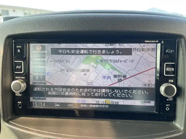 日産 キューブ 15X Vセレクション 神奈川県 2016(平28)年 8.3万km ダークメタルグレー (株)IDOMが運営する【じしゃロン秦野店】の自社ローン専用車両になります。こちらは現金またはオートローンご利用時の価格です。自社ローンご希望の方は別途その旨お申付け下さい/スマートキー２個/純正ナビ・フルセグTV/CD・DVD・BTオーディオ/バックカメラ/ETC/HIDオートライト/保証書・取説書