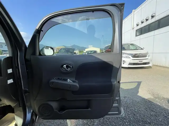 日産 キューブ 15X Vセレクション 神奈川県 2016(平28)年 8.3万km ダークメタルグレー (株)IDOMが運営する【じしゃロン秦野店】の自社ローン専用車両になります。こちらは現金またはオートローンご利用時の価格です。自社ローンご希望の方は別途その旨お申付け下さい/スマートキー２個/純正ナビ・フルセグTV/CD・DVD・BTオーディオ/バックカメラ/ETC/HIDオートライト/保証書・取説書