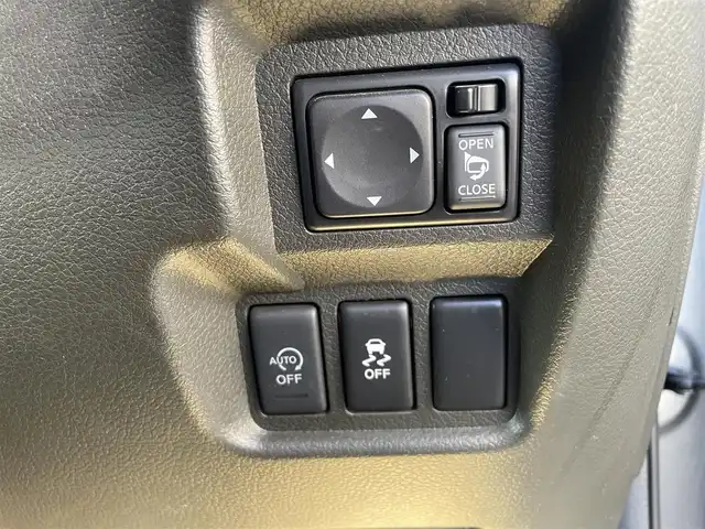 日産 キューブ 15X Vセレクション 神奈川県 2016(平28)年 8.3万km ダークメタルグレー (株)IDOMが運営する【じしゃロン秦野店】の自社ローン専用車両になります。こちらは現金またはオートローンご利用時の価格です。自社ローンご希望の方は別途その旨お申付け下さい/スマートキー２個/純正ナビ・フルセグTV/CD・DVD・BTオーディオ/バックカメラ/ETC/HIDオートライト/保証書・取説書