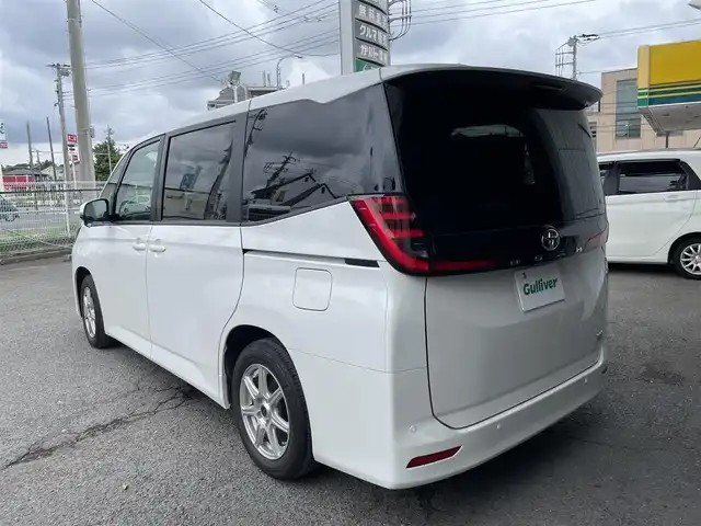 トヨタ ノア ハイブリッド X 神奈川県 2022(令4)年 2.6万km ホワイトパールクリスタルシャイン ワンオーナー/純正ナビ/(Bluetooth/USB/AM/FM)/レーダークルーズコントロール/バックカメラ/ビルトインETC2.0/前後ドライブレコーダー/電動パーキングブレーキ/オートブレーキホールド/横滑り防止装置/衝突軽減システム/車線逸脱警報/純正フロアマット/保証書/取扱説明書/スペアキー×１