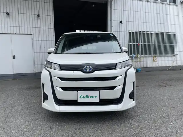 トヨタ ノア ハイブリッド X 神奈川県 2022(令4)年 2.6万km ホワイトパールクリスタルシャイン ワンオーナー/純正ナビ/(Bluetooth/USB/AM/FM)/レーダークルーズコントロール/バックカメラ/ビルトインETC2.0/前後ドライブレコーダー/電動パーキングブレーキ/オートブレーキホールド/横滑り防止装置/衝突軽減システム/車線逸脱警報/純正フロアマット/保証書/取扱説明書/スペアキー×１