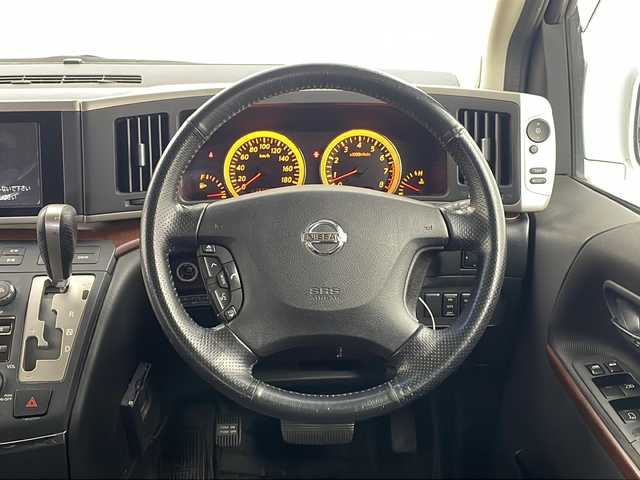 日産 エルグランド ハイウェイスター 栃木県 2005(平17)年 12.7万km 白 純正オーディオ/AM FM CD MD/片側パワースライドドア/AFS/オートエアコン/オートライト/ハーフレザーシート/ステアリングスイッチ/電動格納ミラー/社外16インチアルミホイール/純正フロアマット/ドアバイザー