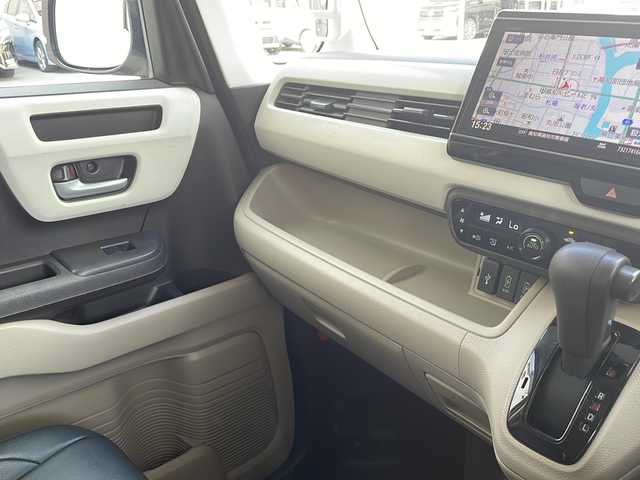 ホンダ Ｎ ＢＯＸ G L ホンダセンシング 高知県 2018(平30)年 3.4万km プラチナホワイトパール 純正8インチナビ/(Bluetooth/CD/SD/DVD/フルセグ)/バックカメラ/ETC/片側パワースライドドア/ホンダセンシング/衝突被害軽減ブレーキ/レーダークルーズコントロール/アイドリングストップ/オートライト/LEDヘッドライト/プッシュスタート/スマートキー/スペアキー1本/純正フロアマット