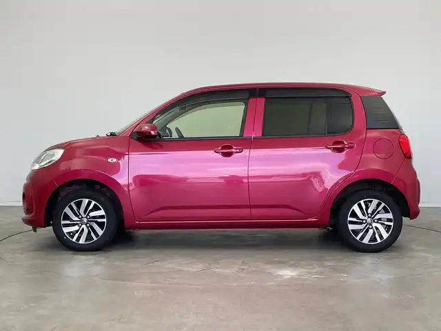 トヨタ パッソ X Gパッケージ 新潟県 2016(平28)年 9.7万km マゼンタベリーマイカM 純正SDナビ（Bluetooth・CD・AM・FM）/衝突被害軽減システム　/バックカメラ　/地デジ　/純正ビルトインETC2.0　/D席シートヒーター　/レーンキープアシスト　/後方コーナーセンサー　/オートライト　/アイドリングストップ　/フロントワイパーデアイサー/スマートキー/純正フロアマット/純正１４インチアルミホイール/保証書/取扱説明書