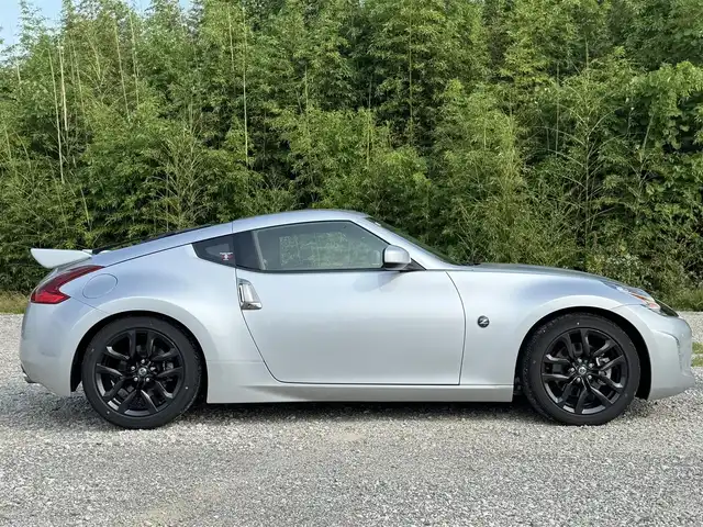 日産 フェアレディ Ｚ 兵庫県 2020(令2)年 4.5万km ブリリアントシルバー ニスモリアウィング/純正ナビ/フルセグTV/Bluetooth接続可/バックモニター/ビルトインETC/プッシュスタート/スマートキー/ステリモ/前後コーナーセンサー/純正18インチAW/キセノンヘッドライト