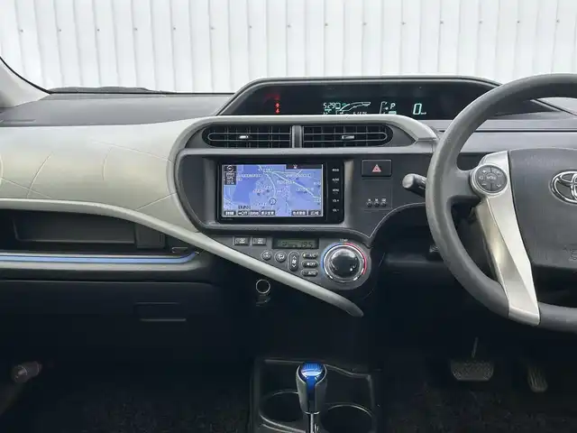 トヨタ アクア S 千葉県 2014(平26)年 6.2万km ディープアメジストマイカメタリック 純正メモリナビ/(CD/DVD/BT/フルセグTV)/バックカメラ/横滑り防止装置/ETC/オートライト/ウィンカーミラー/電動格納ミラー/プッシュスタート/スマートキー/フロアマット/ドアバイザー/スペアキー/保証書