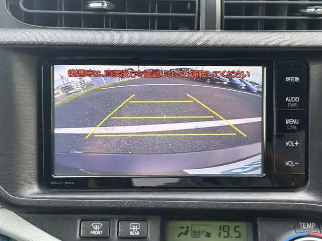 トヨタ アクア S 千葉県 2014(平26)年 6.2万km ディープアメジストマイカメタリック 純正メモリナビ/(CD/DVD/BT/フルセグTV)/バックカメラ/横滑り防止装置/ETC/オートライト/ウィンカーミラー/電動格納ミラー/プッシュスタート/スマートキー/フロアマット/ドアバイザー/スペアキー/保証書