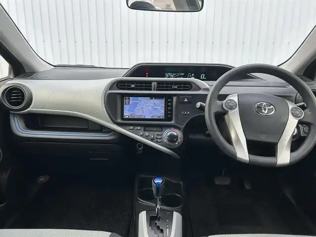 トヨタ アクア S 千葉県 2014(平26)年 6.2万km ディープアメジストマイカメタリック 純正メモリナビ/(CD/DVD/BT/フルセグTV)/バックカメラ/横滑り防止装置/ETC/オートライト/ウィンカーミラー/電動格納ミラー/プッシュスタート/スマートキー/フロアマット/ドアバイザー/スペアキー/保証書