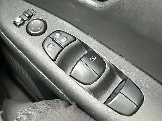 日産 セレナ ハイウェイスター 群馬県 2017(平29)年 8.8万km マルーンレッド 2トーン 純正9型ナビ(MM516D-L)/CD・DVD・BD・SD/USB・BT・フルセグTV/両側パワースライドドア/純正フリップダウンモニター/アラウンドビューモニター/ドライブレコーダー/ビルトインETC/横滑り防止装置/エマージェンシーブレーキ/アイドリングストップ/純正アルミホイール/純正フロアマット