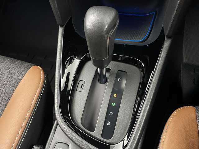 トヨタ ヤリスクロス ハイブリッド Z アドベンチャー 岐阜県 2024(令6)年 3.2万km プラチナホワイトパールマイカ 純正8ディスプレイオーディオ/フルセグ/BT/Miracast/USB/AppleCarPlay/AndroidAuto/パノラミックビューモニター/トヨタセーフティセンス/・プリクラッシュセーフティ/・レーントレーシングアシスト/・レーダークルーズコントロール/・オートマチックハイビーム/・ブラインドスポットモニター/・クリアランスソナー/・リアクロストラフィックアラート/ダウンヒルアシストコントロール/ビルトインETC2.0/ハーフレザーシート/前席パワーヒーター/ハンドルヒーター/LEDオートライト/フォグランプ/純正18インチAW/サイドバイザー/ルーフレール/社外フロアマット/寒冷地仕様/取扱説明書/スペアキー