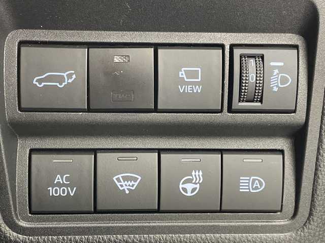 トヨタ ヤリスクロス ハイブリッド Z アドベンチャー 岐阜県 2024(令6)年 3.2万km プラチナホワイトパールマイカ 純正8ディスプレイオーディオ/フルセグ/BT/Miracast/USB/AppleCarPlay/AndroidAuto/パノラミックビューモニター/トヨタセーフティセンス/・プリクラッシュセーフティ/・レーントレーシングアシスト/・レーダークルーズコントロール/・オートマチックハイビーム/・ブラインドスポットモニター/・クリアランスソナー/・リアクロストラフィックアラート/ダウンヒルアシストコントロール/ビルトインETC2.0/ハーフレザーシート/前席パワーヒーター/ハンドルヒーター/LEDオートライト/フォグランプ/純正18インチAW/サイドバイザー/ルーフレール/社外フロアマット/寒冷地仕様/取扱説明書/スペアキー