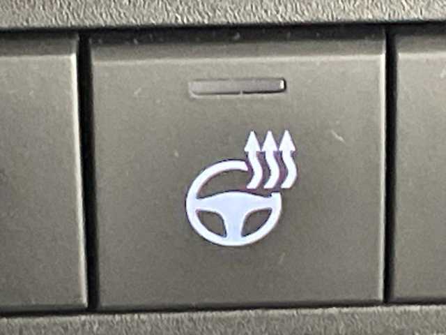 トヨタ ヤリスクロス ハイブリッド Z アドベンチャー 岐阜県 2024(令6)年 3.2万km プラチナホワイトパールマイカ 純正8ディスプレイオーディオ/フルセグ/BT/Miracast/USB/AppleCarPlay/AndroidAuto/パノラミックビューモニター/トヨタセーフティセンス/・プリクラッシュセーフティ/・レーントレーシングアシスト/・レーダークルーズコントロール/・オートマチックハイビーム/・ブラインドスポットモニター/・クリアランスソナー/・リアクロストラフィックアラート/ダウンヒルアシストコントロール/ビルトインETC2.0/ハーフレザーシート/前席パワーヒーター/ハンドルヒーター/LEDオートライト/フォグランプ/純正18インチAW/サイドバイザー/ルーフレール/社外フロアマット/寒冷地仕様/取扱説明書/スペアキー