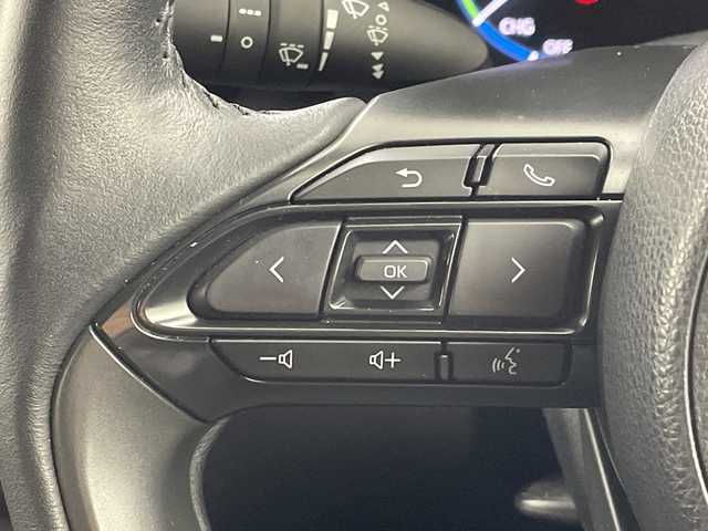 トヨタ ヤリスクロス ハイブリッド Z アドベンチャー 岐阜県 2024(令6)年 3.2万km プラチナホワイトパールマイカ 純正8ディスプレイオーディオ/フルセグ/BT/Miracast/USB/AppleCarPlay/AndroidAuto/パノラミックビューモニター/トヨタセーフティセンス/・プリクラッシュセーフティ/・レーントレーシングアシスト/・レーダークルーズコントロール/・オートマチックハイビーム/・ブラインドスポットモニター/・クリアランスソナー/・リアクロストラフィックアラート/ダウンヒルアシストコントロール/ビルトインETC2.0/ハーフレザーシート/前席パワーヒーター/ハンドルヒーター/LEDオートライト/フォグランプ/純正18インチAW/サイドバイザー/ルーフレール/社外フロアマット/寒冷地仕様/取扱説明書/スペアキー