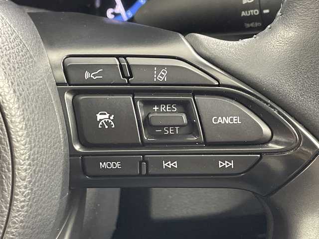 トヨタ ヤリスクロス ハイブリッド Z アドベンチャー 岐阜県 2024(令6)年 3.2万km プラチナホワイトパールマイカ 純正8ディスプレイオーディオ/フルセグ/BT/Miracast/USB/AppleCarPlay/AndroidAuto/パノラミックビューモニター/トヨタセーフティセンス/・プリクラッシュセーフティ/・レーントレーシングアシスト/・レーダークルーズコントロール/・オートマチックハイビーム/・ブラインドスポットモニター/・クリアランスソナー/・リアクロストラフィックアラート/ダウンヒルアシストコントロール/ビルトインETC2.0/ハーフレザーシート/前席パワーヒーター/ハンドルヒーター/LEDオートライト/フォグランプ/純正18インチAW/サイドバイザー/ルーフレール/社外フロアマット/寒冷地仕様/取扱説明書/スペアキー