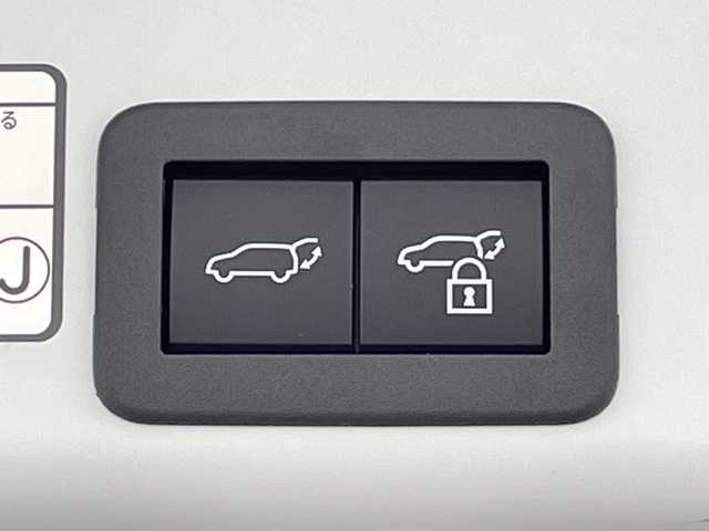 トヨタ ヤリスクロス ハイブリッド Z アドベンチャー 岐阜県 2024(令6)年 3.2万km プラチナホワイトパールマイカ 純正8ディスプレイオーディオ/フルセグ/BT/Miracast/USB/AppleCarPlay/AndroidAuto/パノラミックビューモニター/トヨタセーフティセンス/・プリクラッシュセーフティ/・レーントレーシングアシスト/・レーダークルーズコントロール/・オートマチックハイビーム/・ブラインドスポットモニター/・クリアランスソナー/・リアクロストラフィックアラート/ダウンヒルアシストコントロール/ビルトインETC2.0/ハーフレザーシート/前席パワーヒーター/ハンドルヒーター/LEDオートライト/フォグランプ/純正18インチAW/サイドバイザー/ルーフレール/社外フロアマット/寒冷地仕様/取扱説明書/スペアキー